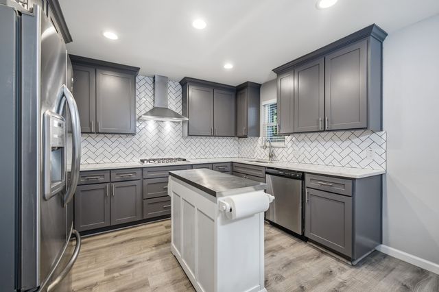 4905 Emerald Lake Drive, Fort Worth, TX 76103
