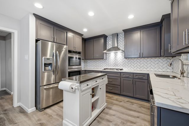 4905 Emerald Lake Drive, Fort Worth, TX 76103