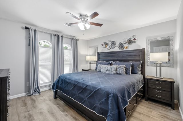 4905 Emerald Lake Drive, Fort Worth, TX 76103