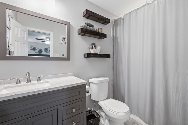 4905 Emerald Lake Drive, Fort Worth, TX 76103