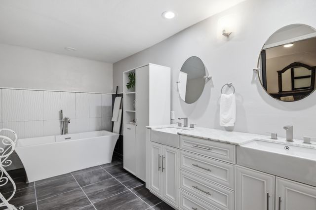 4905 Emerald Lake Drive, Fort Worth, TX 76103