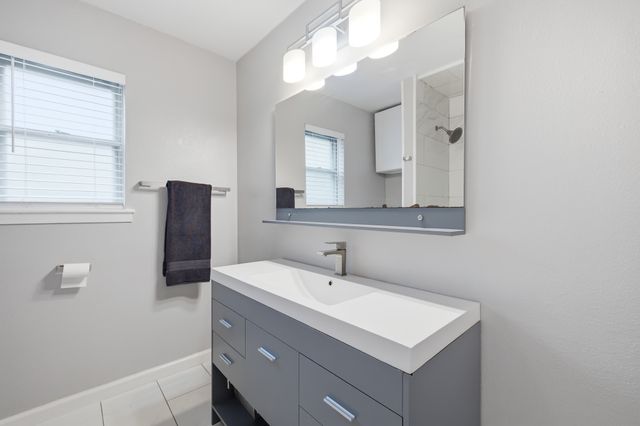 4905 Emerald Lake Drive, Fort Worth, TX 76103