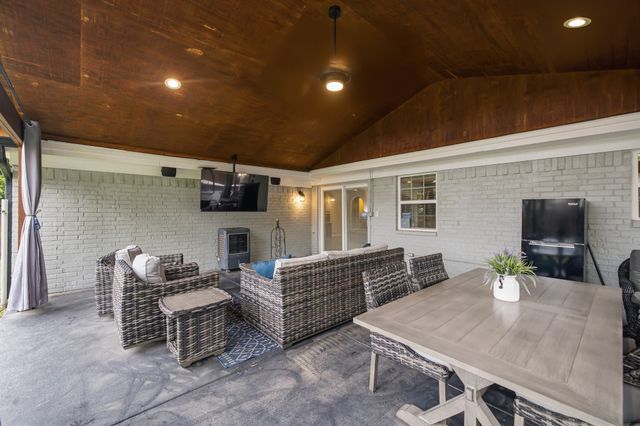 4905 Emerald Lake Drive, Fort Worth, TX 76103