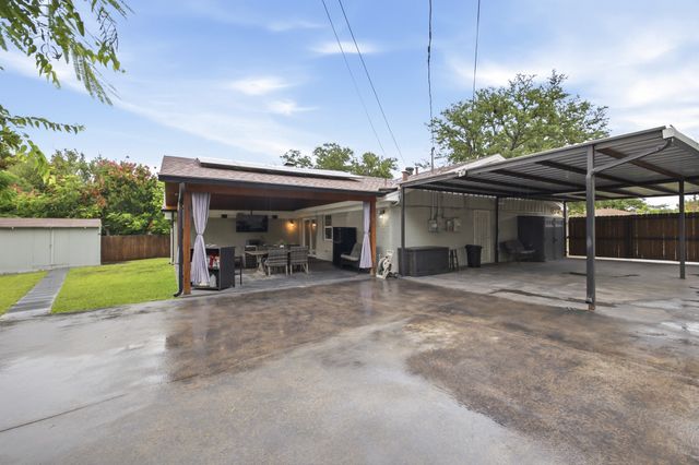 4905 Emerald Lake Drive, Fort Worth, TX 76103