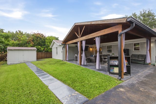 4905 Emerald Lake Drive, Fort Worth, TX 76103