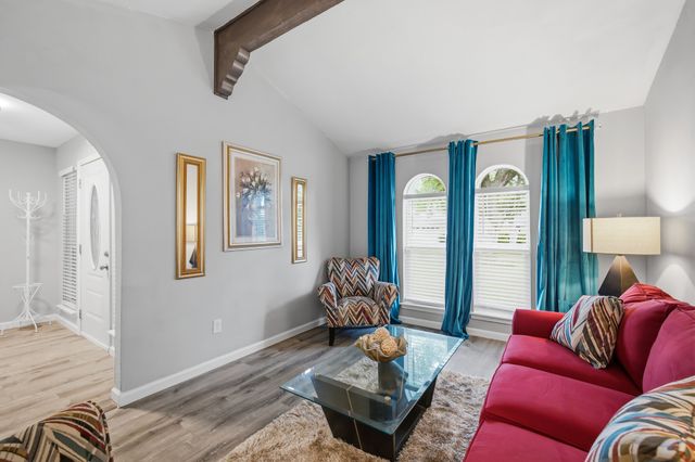 4905 Emerald Lake Drive, Fort Worth, TX 76103