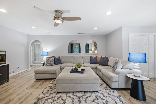 4905 Emerald Lake Drive, Fort Worth, TX 76103