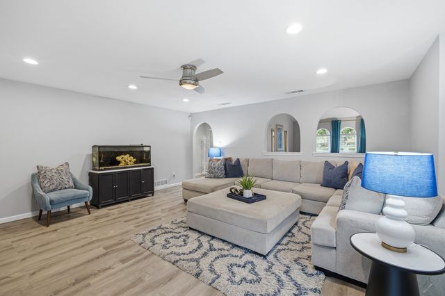 4905 Emerald Lake Drive, Fort Worth, TX 76103