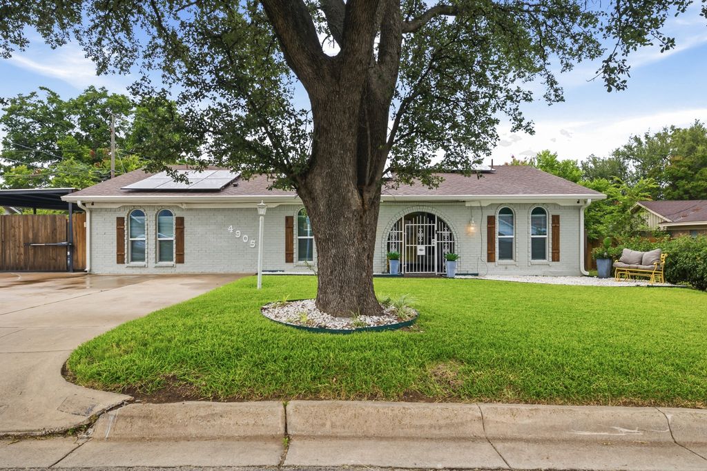 4905 Emerald Lake Drive, Fort Worth, TX 76103