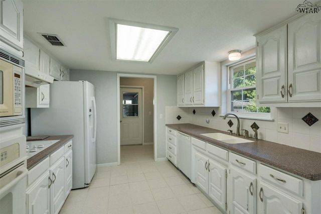 2303 HUNTERS GLEN, Wichita Falls, TX 76306