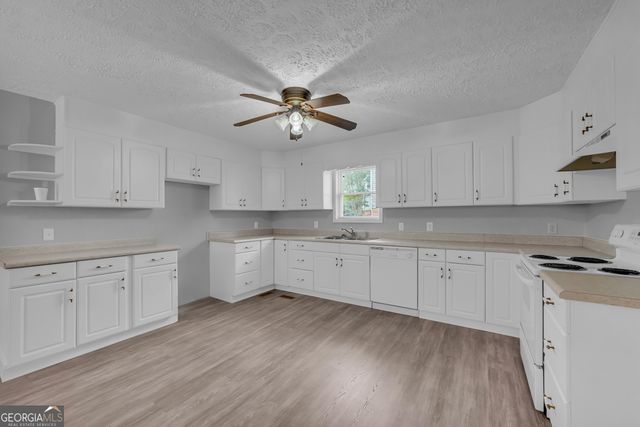 99 Parker Street, Carnesville, GA 30521