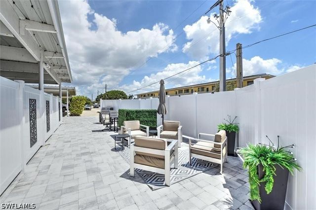 490 Broad AVE S H490, Naples, FL 34102