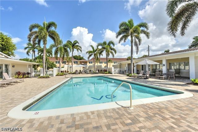 490 Broad AVE S H490, Naples, FL 34102