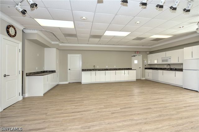 490 Broad AVE S H490, Naples, FL 34102