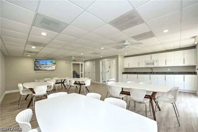 490 Broad AVE S H490, Naples, FL 34102