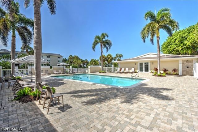 490 Broad AVE S H490, Naples, FL 34102