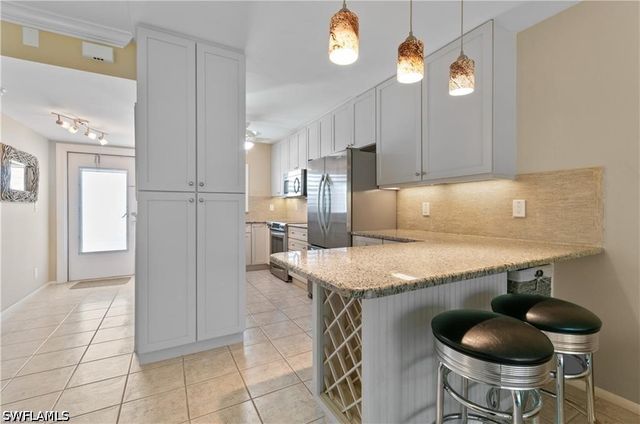 490 Broad AVE S H490, Naples, FL 34102