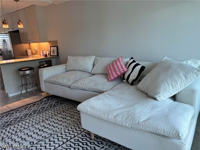490 Broad AVE S H490, Naples, FL 34102