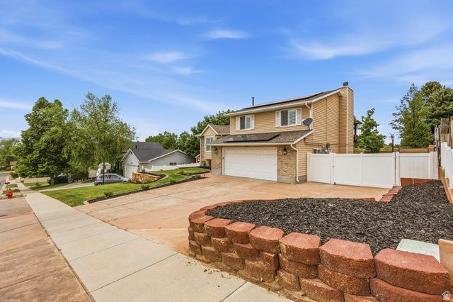 1055 E CASTLE ROCK RD, Sandy, UT 84094