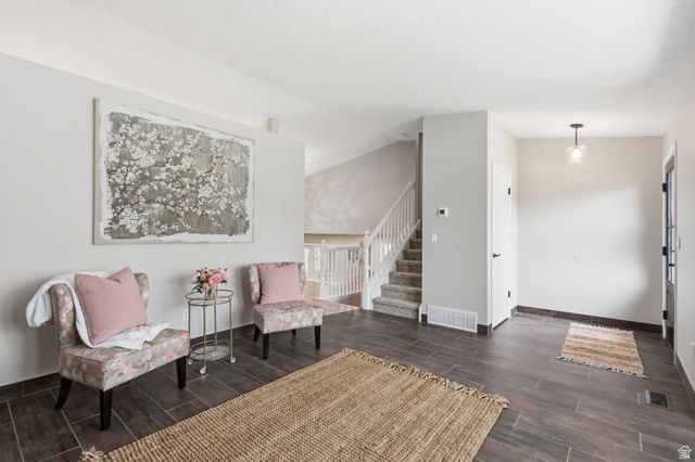 1055 E CASTLE ROCK RD, Sandy, UT 84094