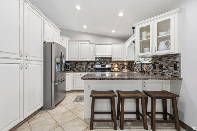 1055 E CASTLE ROCK RD, Sandy, UT 84094