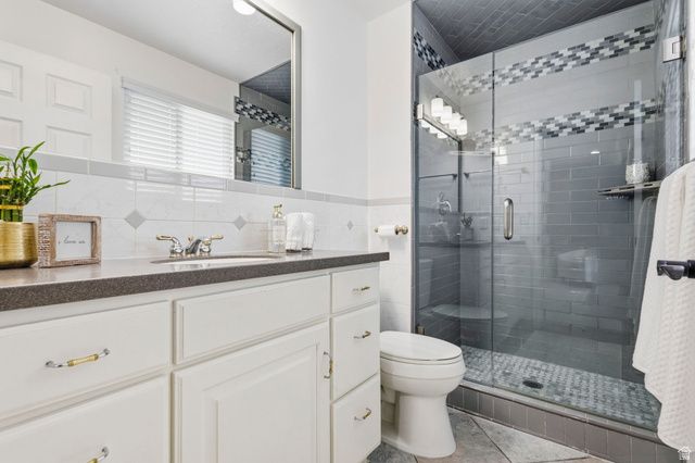 1055 E CASTLE ROCK RD, Sandy, UT 84094