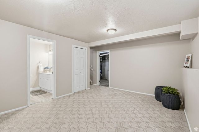 1055 E CASTLE ROCK RD, Sandy, UT 84094