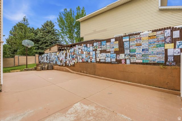 1055 E CASTLE ROCK RD, Sandy, UT 84094