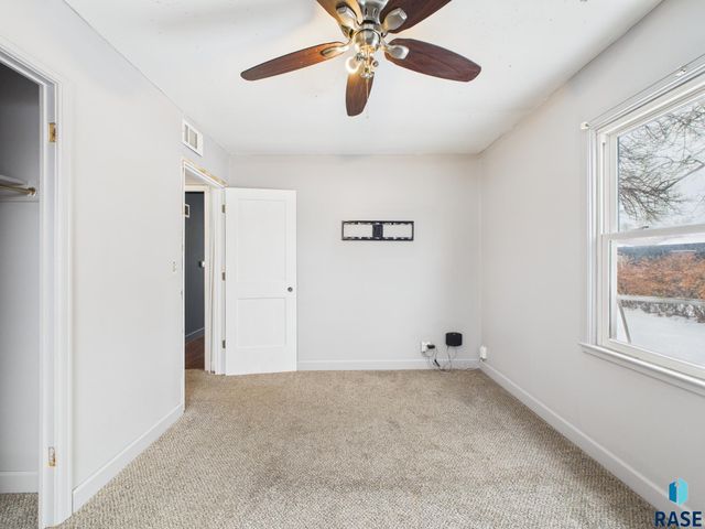 201 N Chicago Ave Avenue, Sioux Falls, SD 57103