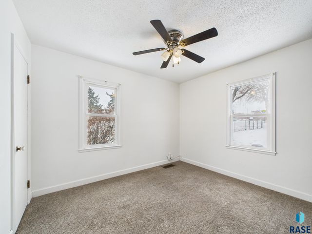 201 N Chicago Ave Avenue, Sioux Falls, SD 57103