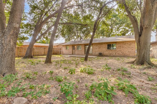 1902 Glenwick Lane, Irving, TX 75060