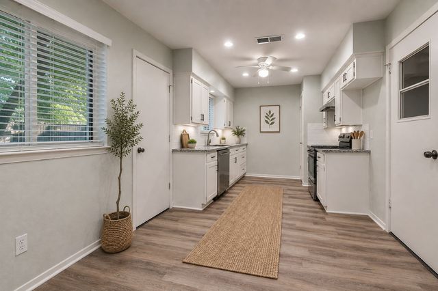 1902 Glenwick Lane, Irving, TX 75060