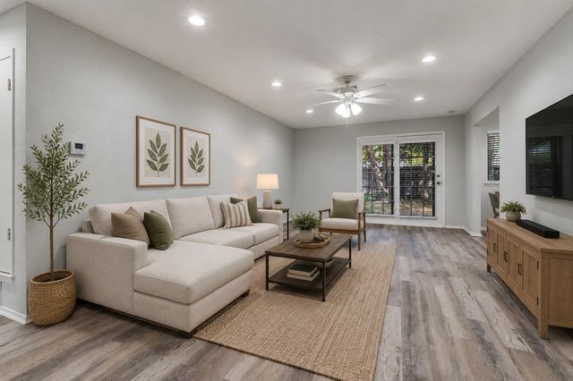 1902 Glenwick Lane, Irving, TX 75060