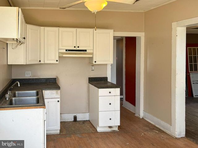 33 W GARBER ST, Mount Union, PA 17066