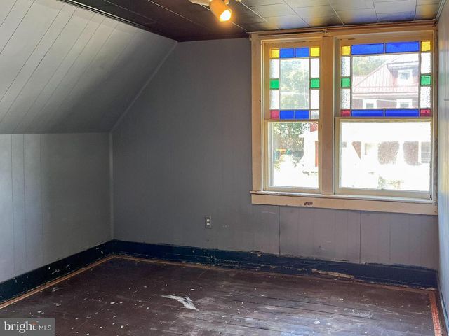 33 W GARBER ST, Mount Union, PA 17066