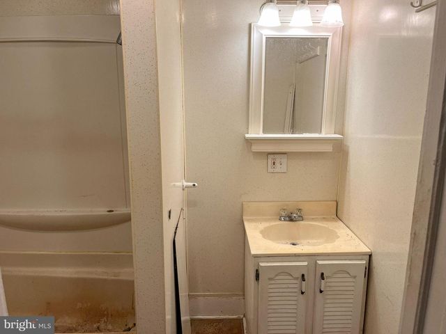 33 W GARBER ST, Mount Union, PA 17066