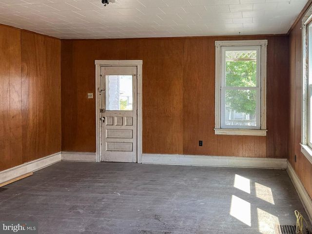 33 W GARBER ST, Mount Union, PA 17066