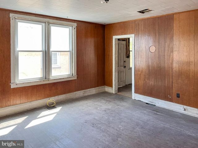 33 W GARBER ST, Mount Union, PA 17066