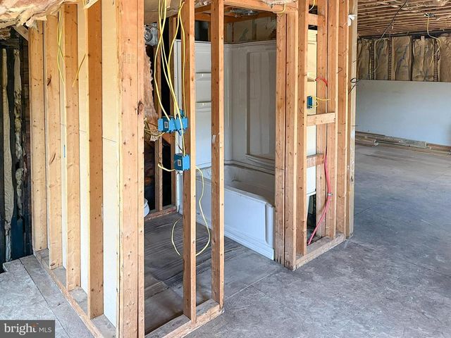 33 W GARBER ST, Mount Union, PA 17066