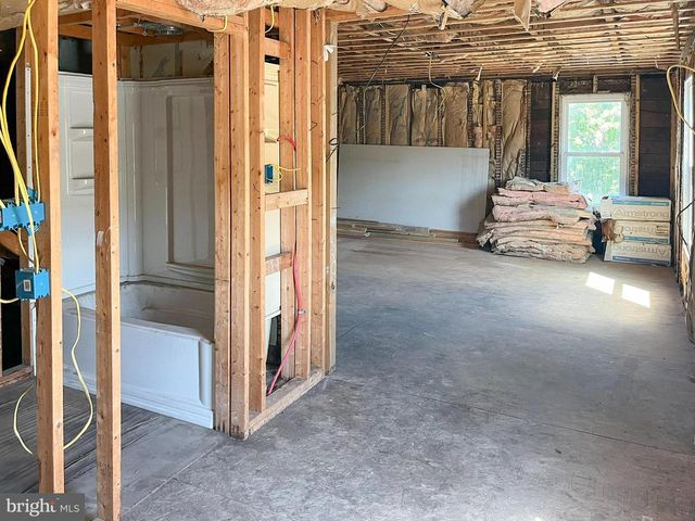 33 W GARBER ST, Mount Union, PA 17066