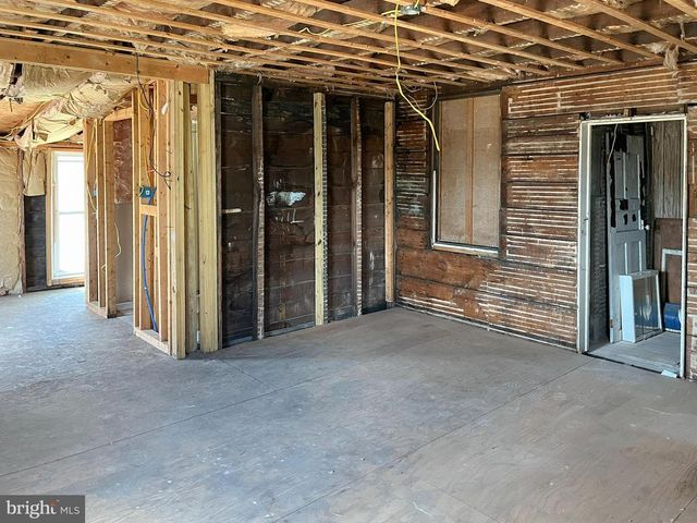 33 W GARBER ST, Mount Union, PA 17066