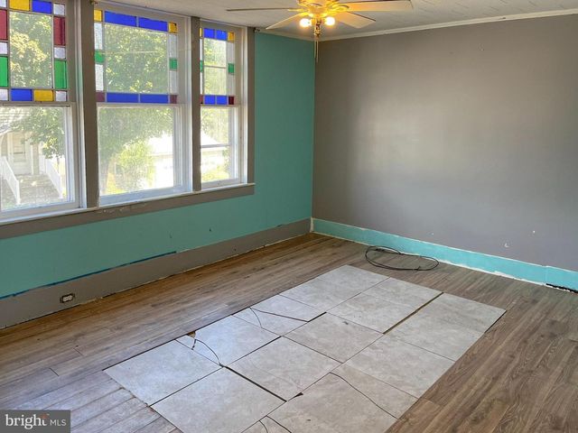 33 W GARBER ST, Mount Union, PA 17066