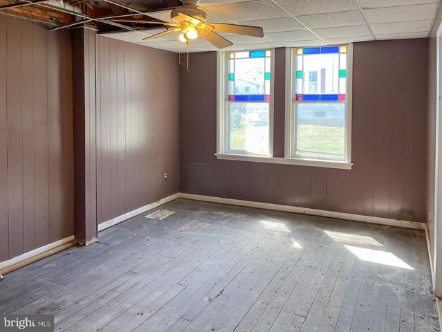 33 W GARBER ST, Mount Union, PA 17066