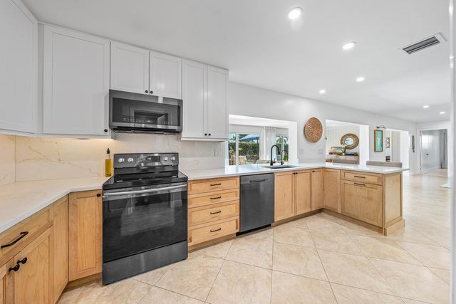 351 Colony Key Circle, Atlantis, FL 33462