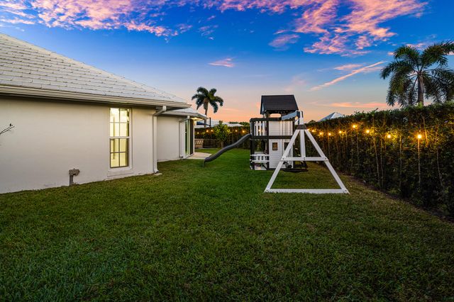 351 Colony Key Circle, Atlantis, FL 33462