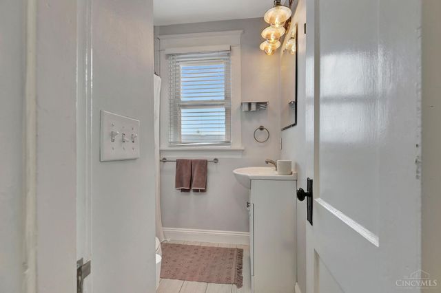 2527 Ridgeland Place, Cincinnati, OH 45212