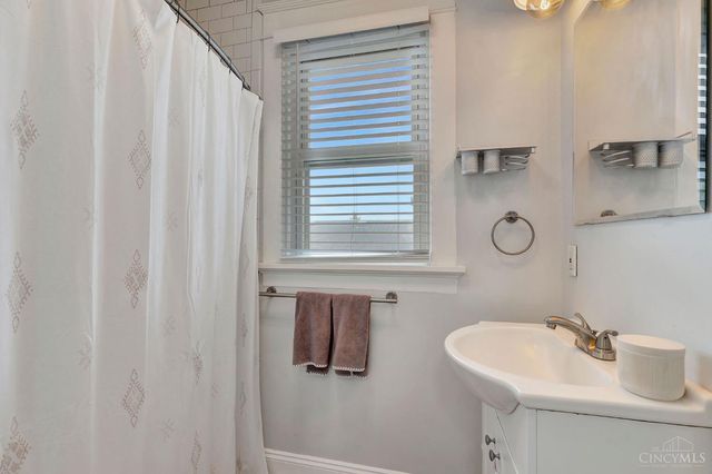 2527 Ridgeland Place, Cincinnati, OH 45212