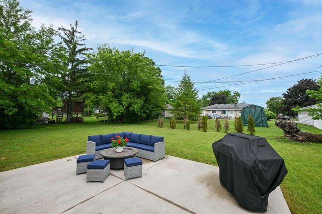 N90W17638 St. Francis DRIVE, Menomonee Falls, WI 53051