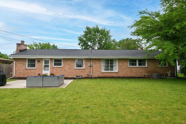 N90W17638 St. Francis DRIVE, Menomonee Falls, WI 53051