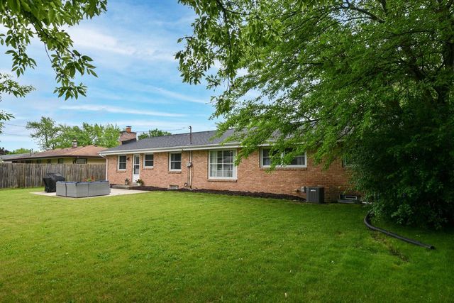 N90W17638 St. Francis DRIVE, Menomonee Falls, WI 53051